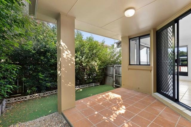 2/102 Pohlman Street, QLD 4215