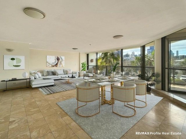 2/10 Lower River Terrace, QLD 4101