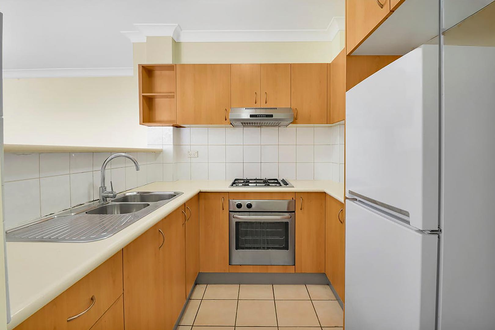 https://images.allhomes.com.au/property/photo/13560ef7ece1404f8cb87116cb973414_hd.jpg