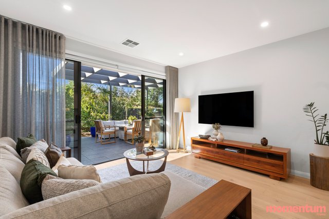 2/12 Ligar Place, ACT 2611