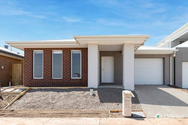 4 Newfoundland  Circuit, VIC 3335