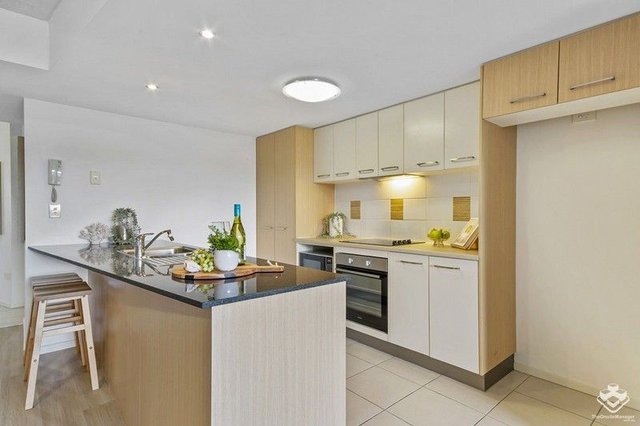 ID:21167368/10 Grand Parade, QLD 4575