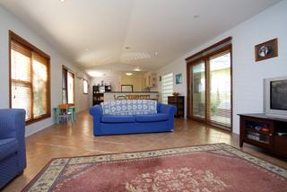 Family room (2006-05-16)