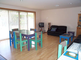 Family room (2003-10-24)