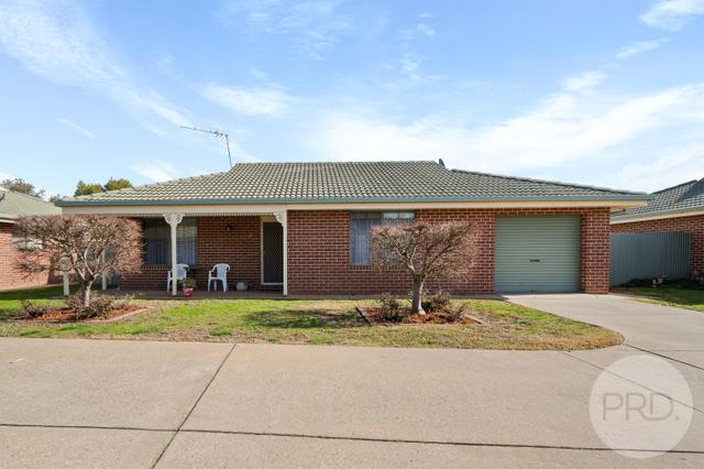 2/7 Travers Street, NSW 2650