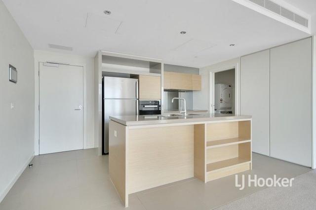 2404/9 Waterside Place, VIC 3008