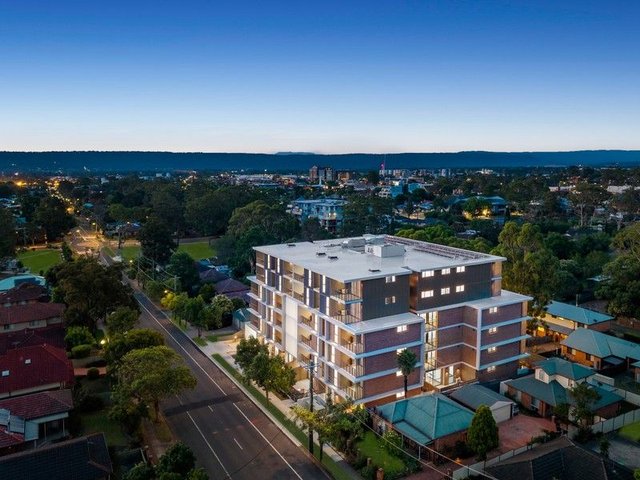 2/115 Derby Street, NSW 2750