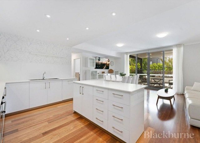 9/2 Wembley Court, WA 6008