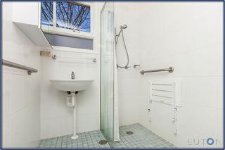 Bathroom (2012-08-14)