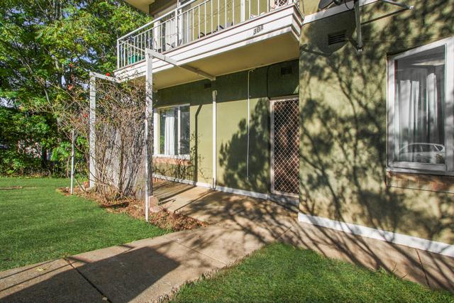 2/30A Massie Street, NSW 2630