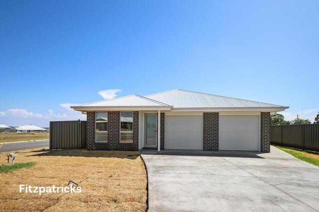 1/4 Lacebark Drive, NSW 2651