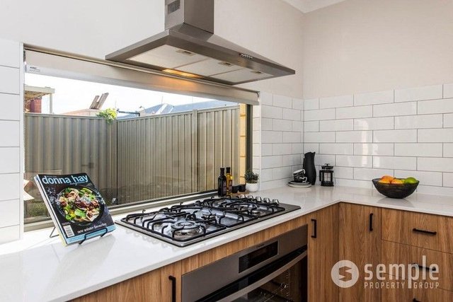 16 Golden Way, WA 6112