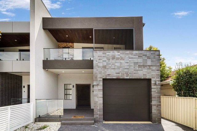 12 The Avenue, NSW 2199