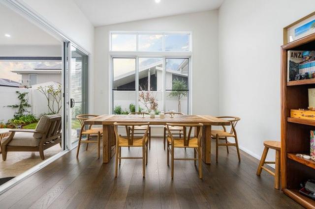 27 Hamilton Drive, QLD 4208