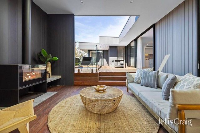 1 Russell Crescent, VIC 3943