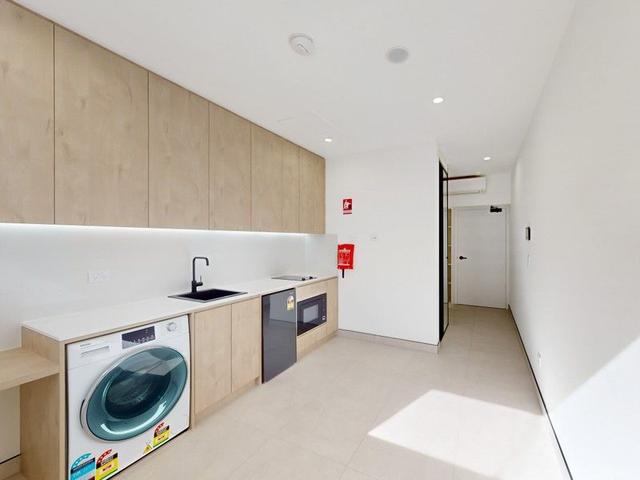 7/27 Allison Road, NSW 2161