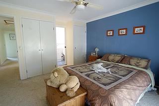 Bedroom 1 (2010-10-22)