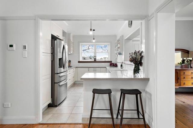 2 Lachlan Place, NSW 2560