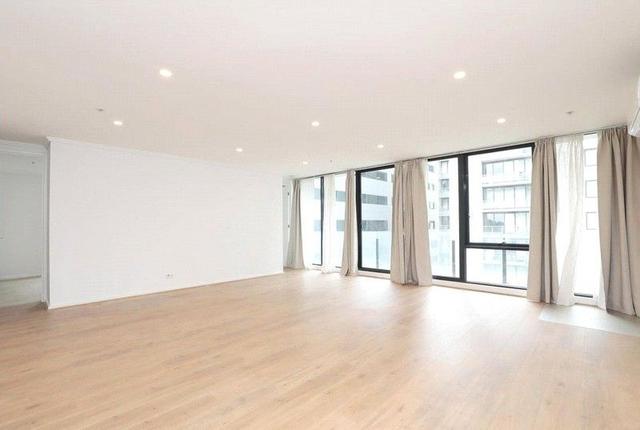703/38 Bank Street, VIC 3205