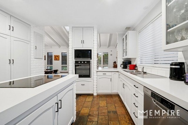 16 Compton Close, WA 6166