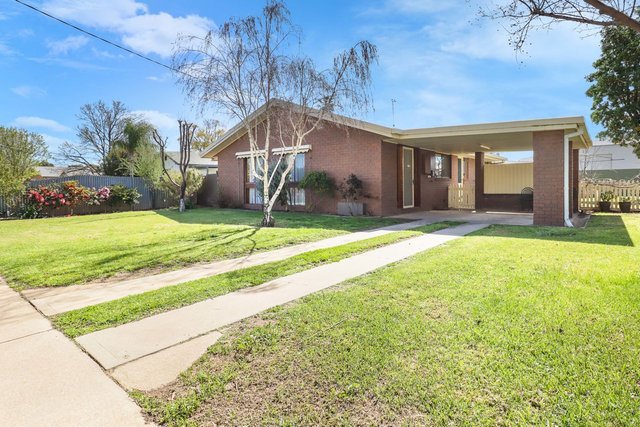 401 Campbell Cres, NSW 2710