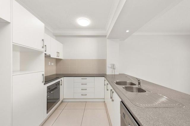 6/148 Cavendish Road, QLD 4151