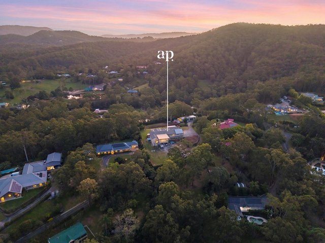 240 Crane  Crescent, QLD 4211