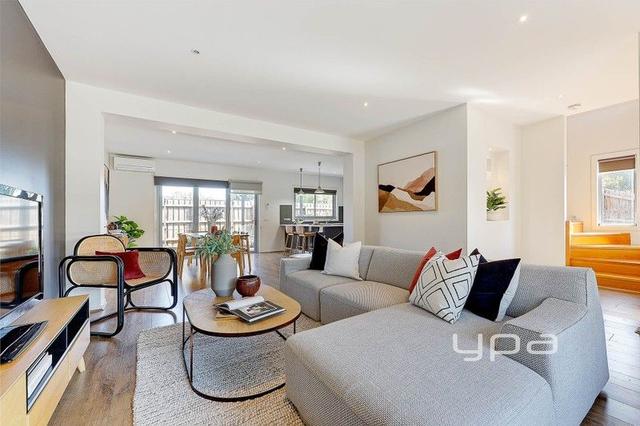 2/14 Wattleglen Street, VIC 3064