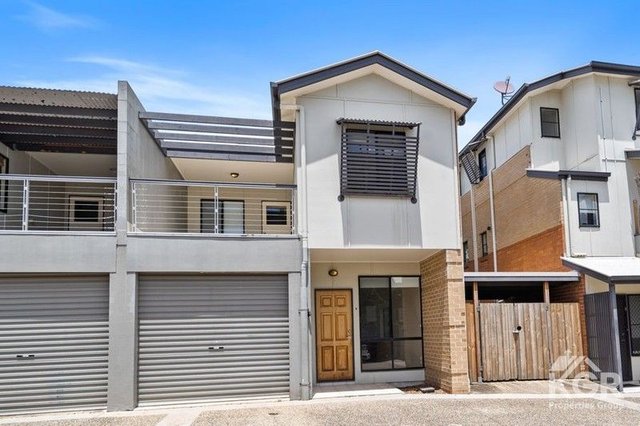 9/11 Cardross St, QLD 4104