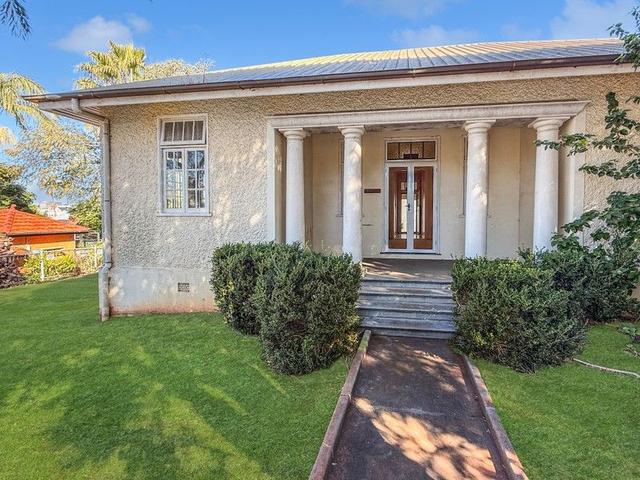 6 Royal St, QLD 4350