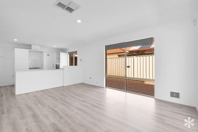 8 Mannix Pass, WA 6107