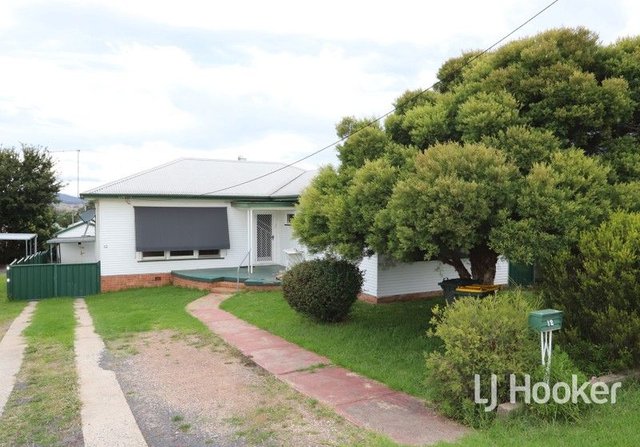 12 Froude  Street, NSW 2360