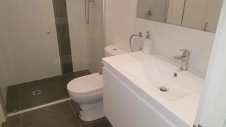 Bathroom (2017-12-11)