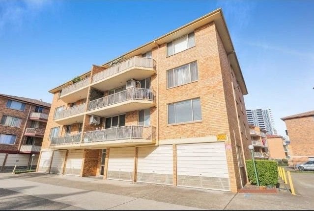 24/2 Riverpark Drive, NSW 2170