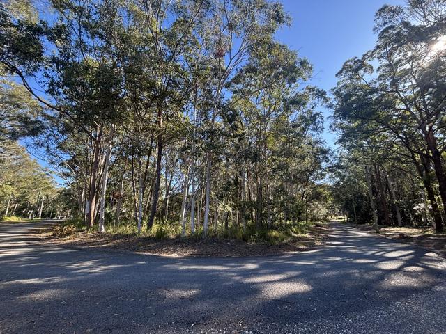 4 Woodlands Cct, QLD 4184
