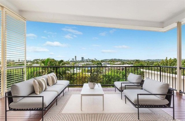 60 Hillcrest Parade, QLD 4220