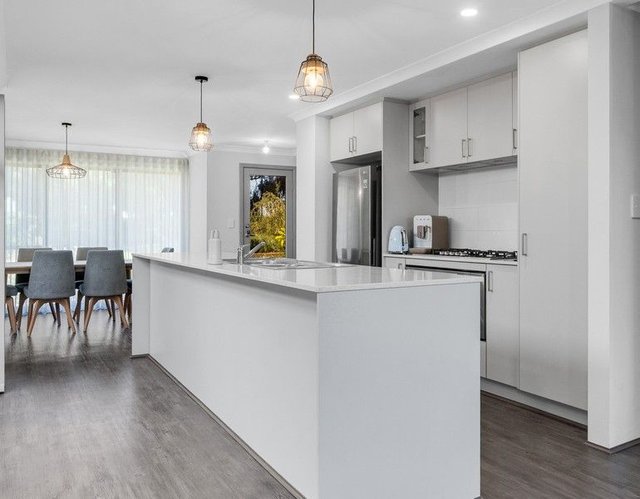 9 Quadrangle Lane, WA 6024