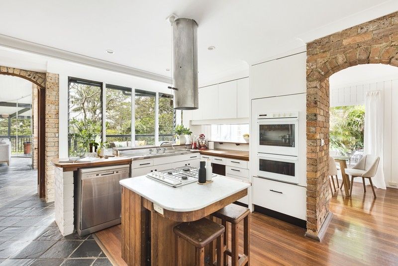 https://images.allhomes.com.au/property/photo/17cfb303c05e68d81d6cf5c22a36b048_hd.jpg