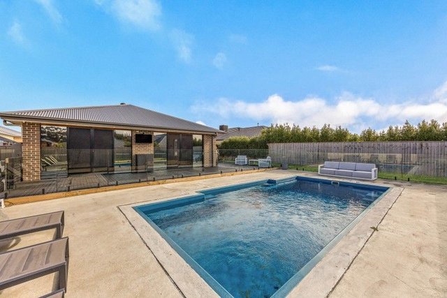 9 Wattle Grove, VIC 3431