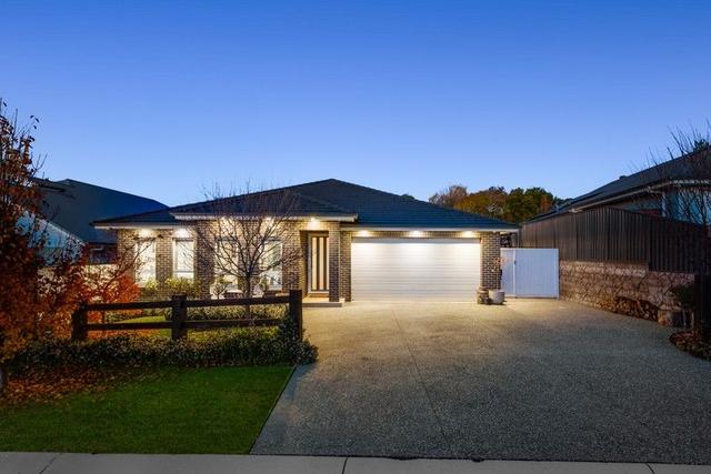 10 Yallambi Street, NSW 2571