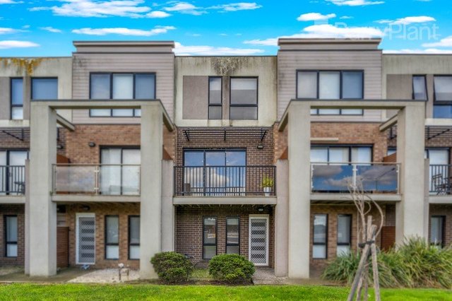 24/8 Moresby  Court, VIC 3064