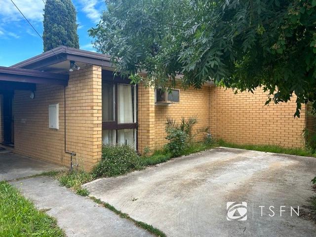 8 McDonald Crescent, VIC 3550