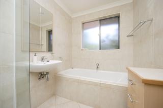Bathroom (2010-12-21)