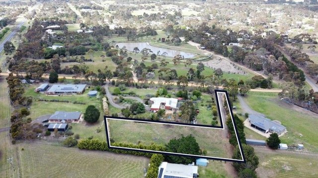 2, 12 Broom Road, VIC 3332