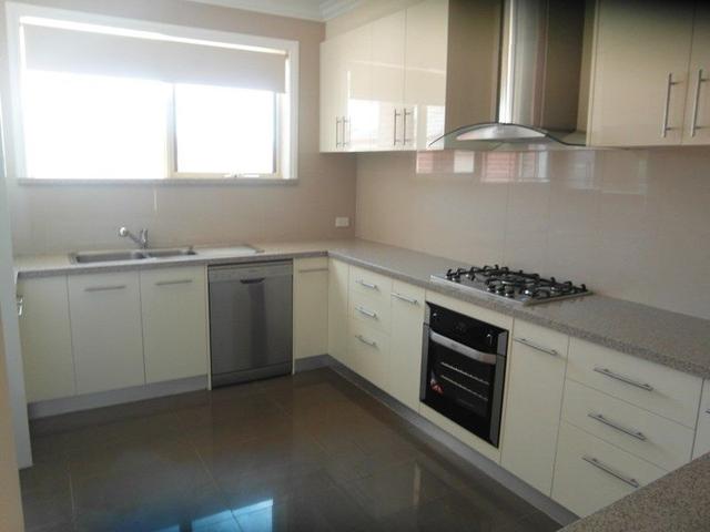 2/10 Finch Street, VIC 3168