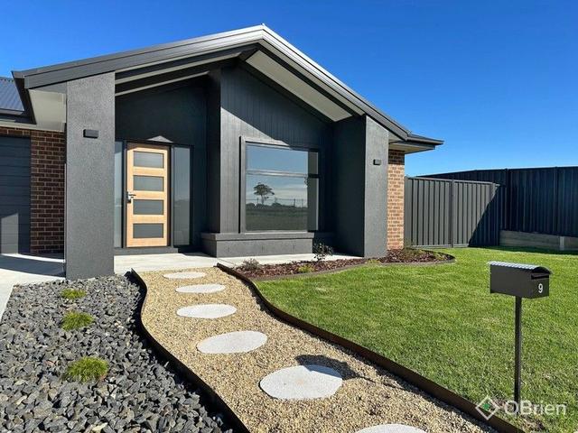 9 Oakley Crescent, VIC 3880