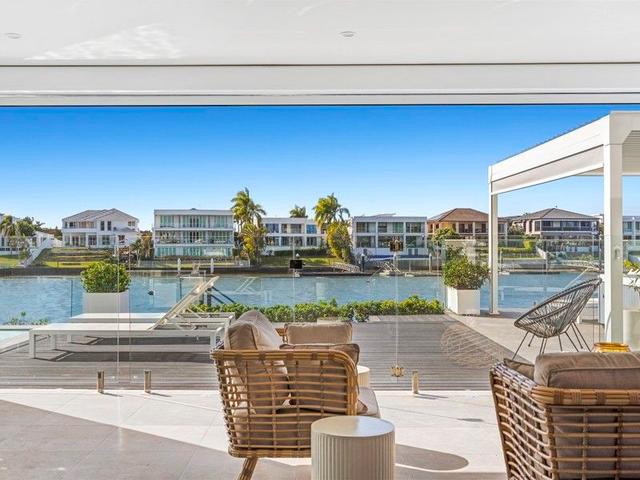 54 Fitzwilliam  Street, QLD 4211