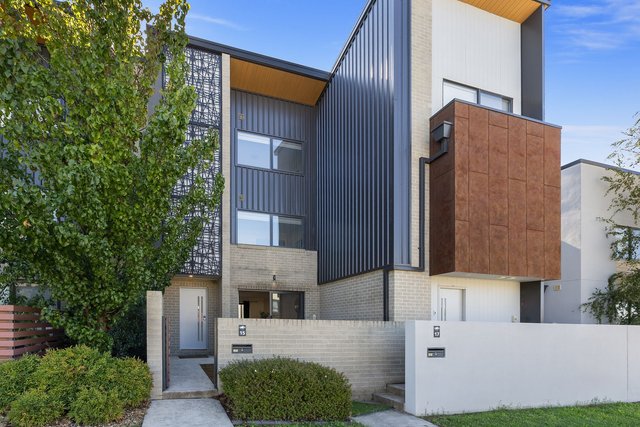 15 Harold White Avenue, ACT 2611