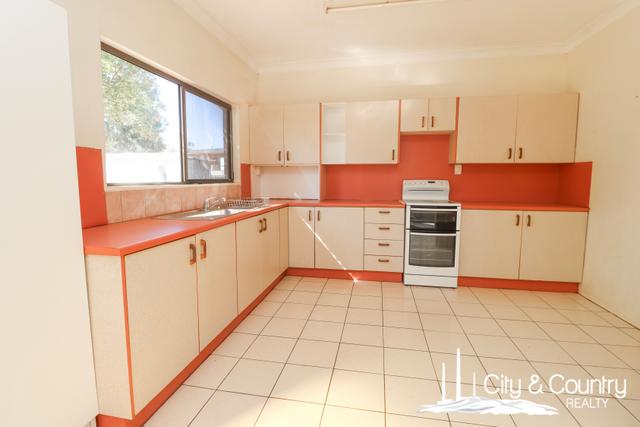 4 Holt Crescent, QLD 4825