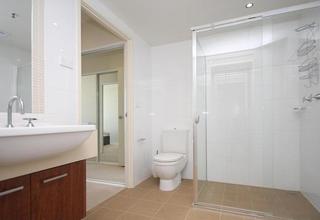Bathroom (2013-03-31)